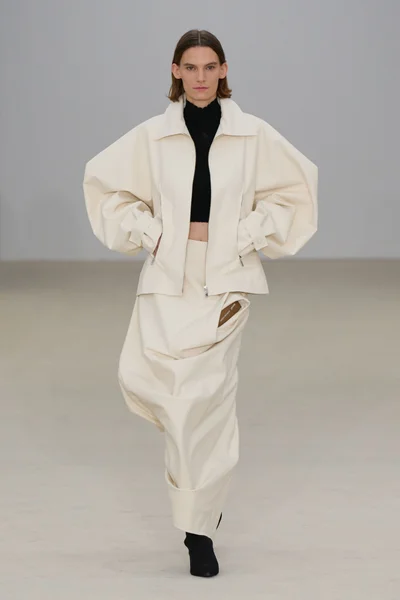 Look 13